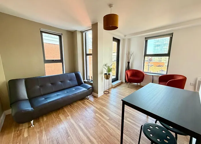 City Centre 2 Bed Apartment With A Balcony